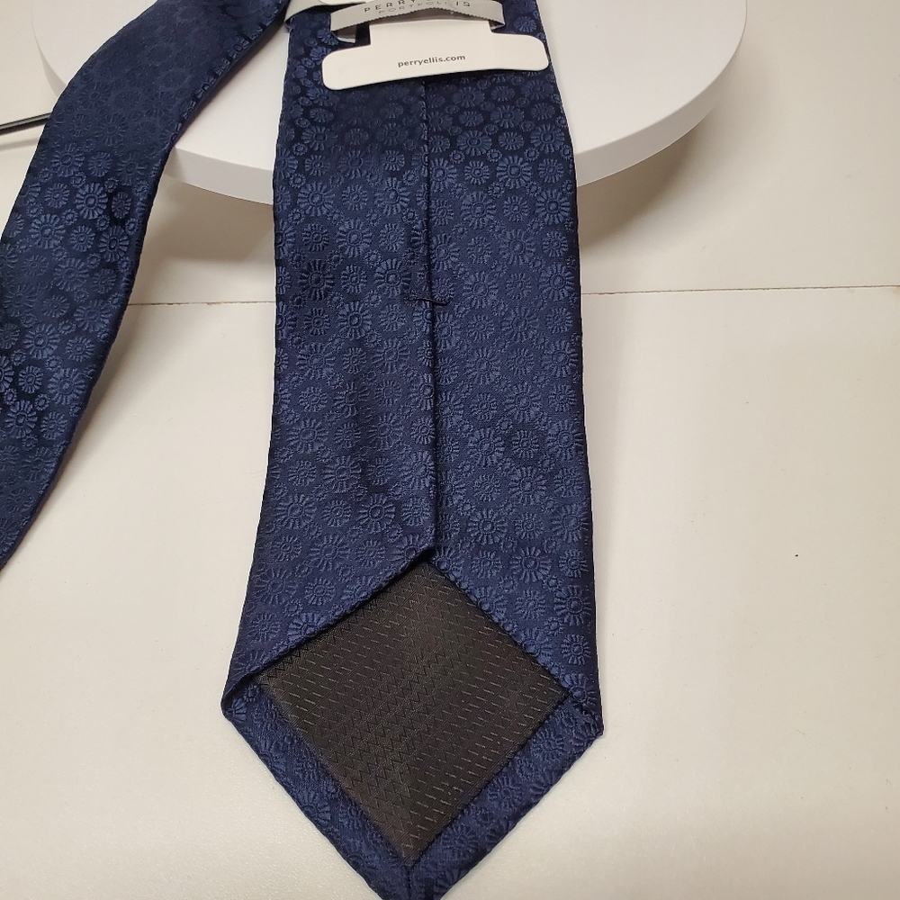Perry Ellis Blue Tie 👔 - Picture 3 of 5